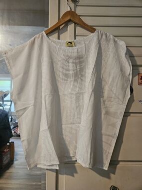 KEALOPIKO BOXY TOP - SIZE LARGE - HALANALANA PRINT - WHITE COLOR